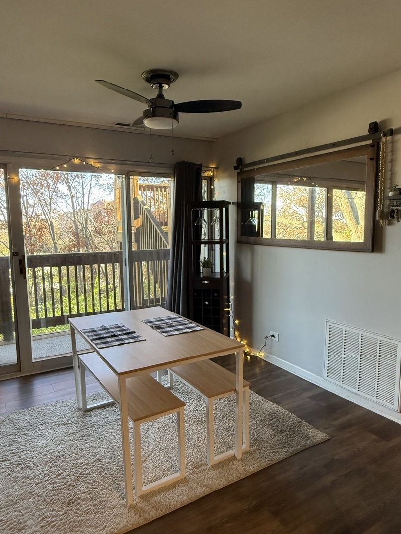 5811 Oakwood Drive #C, Lisle, IL 60532