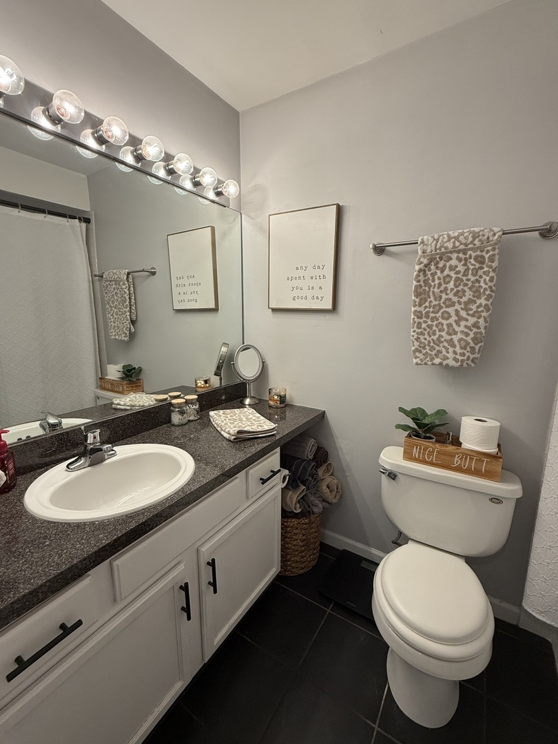 5811 Oakwood Drive #C, Lisle, IL 60532