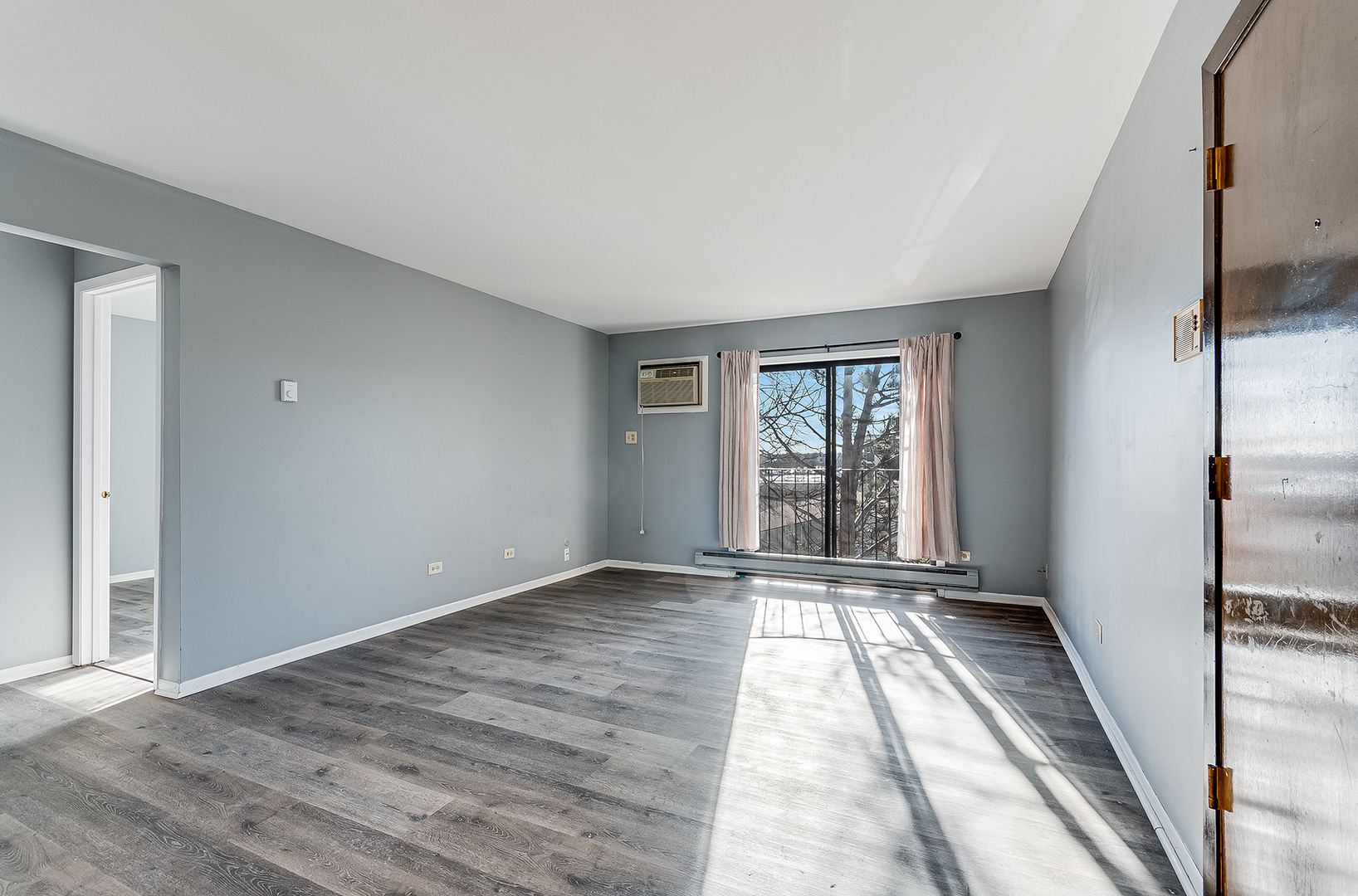 190 S Waters Edge Drive #302, Glendale Heights, IL 60139