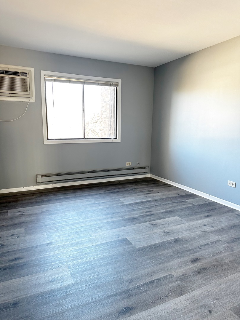 190 S Waters Edge Drive #302, Glendale Heights, IL 60139