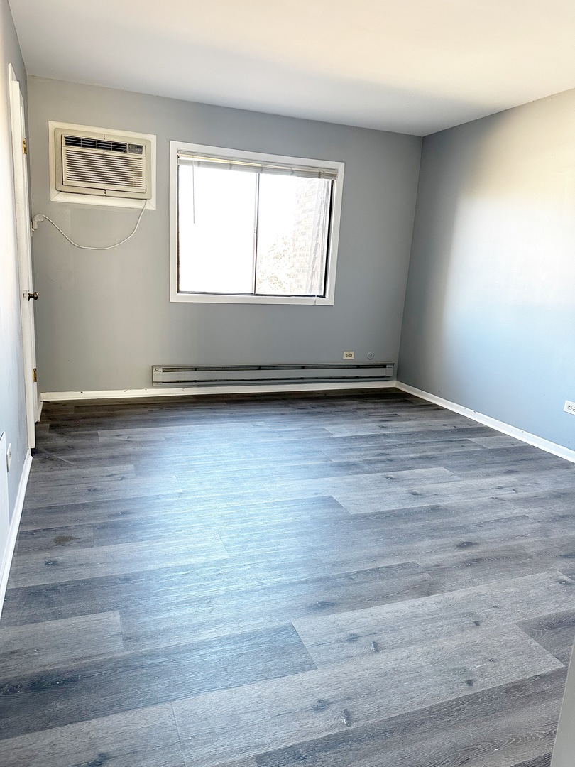 190 S Waters Edge Drive #302, Glendale Heights, IL 60139