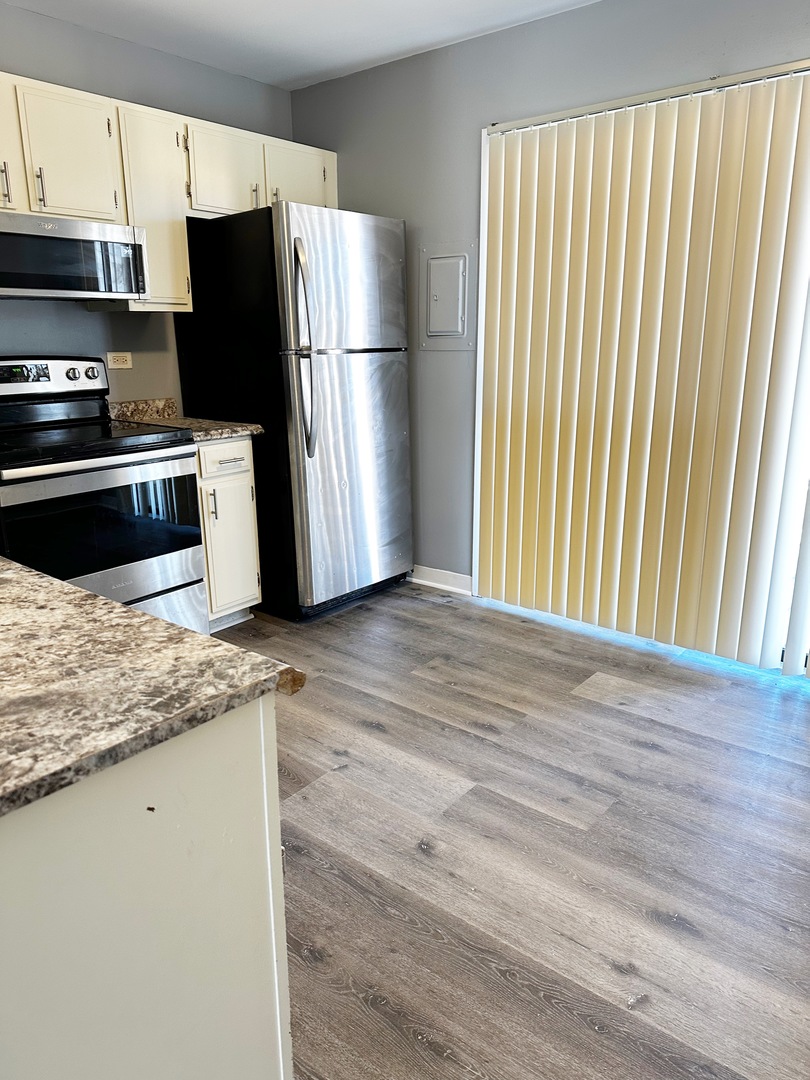 190 S Waters Edge Drive #302, Glendale Heights, IL 60139