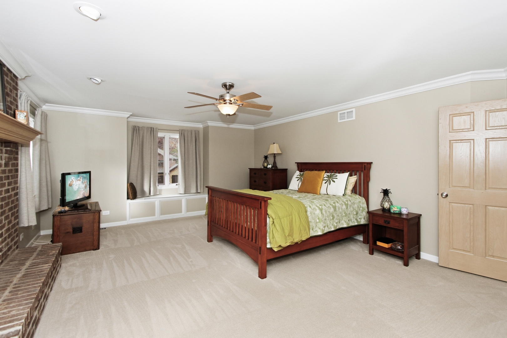 933 Doral Drive, Bartlett, IL 60103