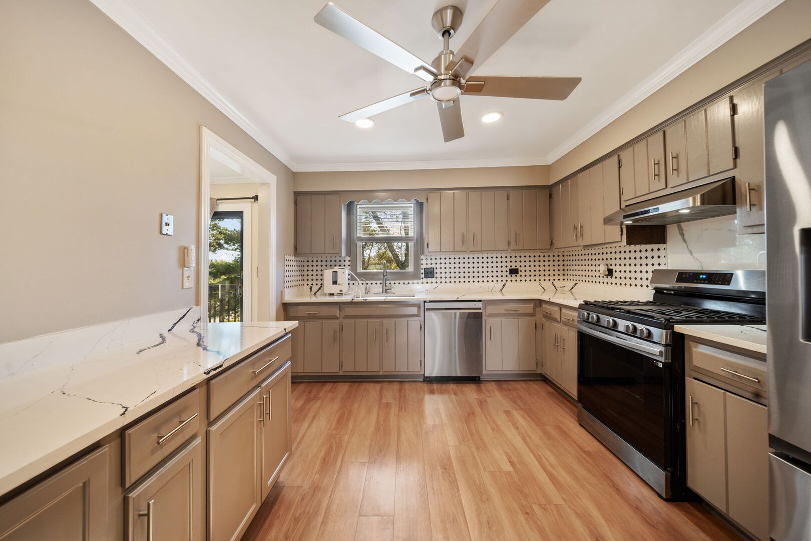 312 Dancing Water Court, Carol Stream, IL 60188