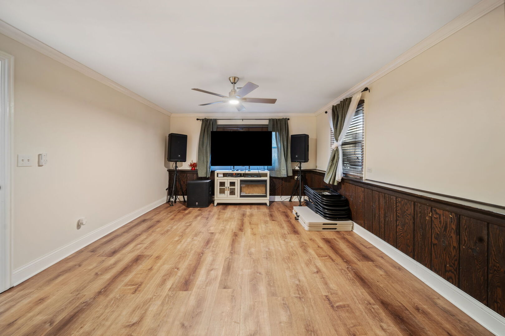 312 Dancing Water Court, Carol Stream, IL 60188