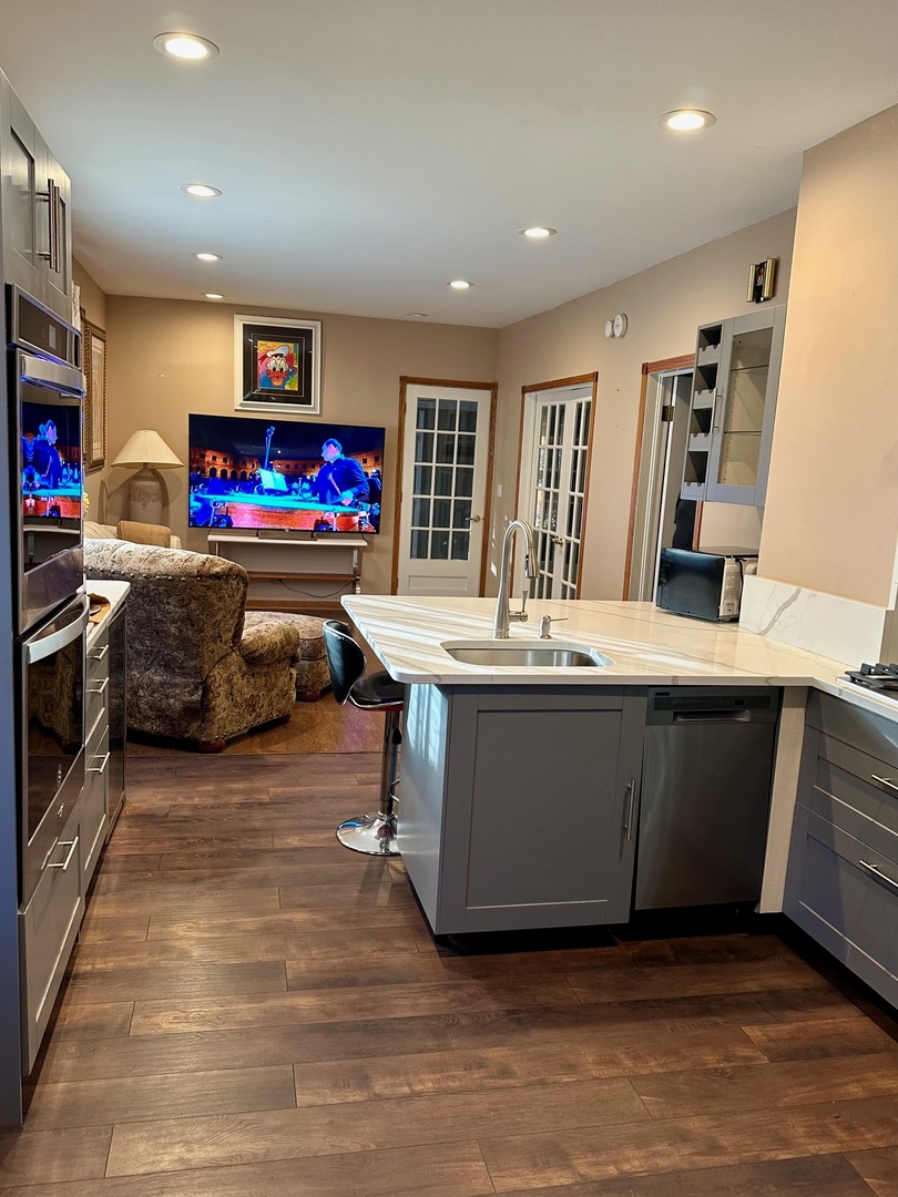 908 N Raynor Avenue, Joliet, IL 60435