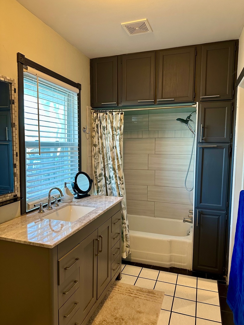 908 N Raynor Avenue, Joliet, IL 60435