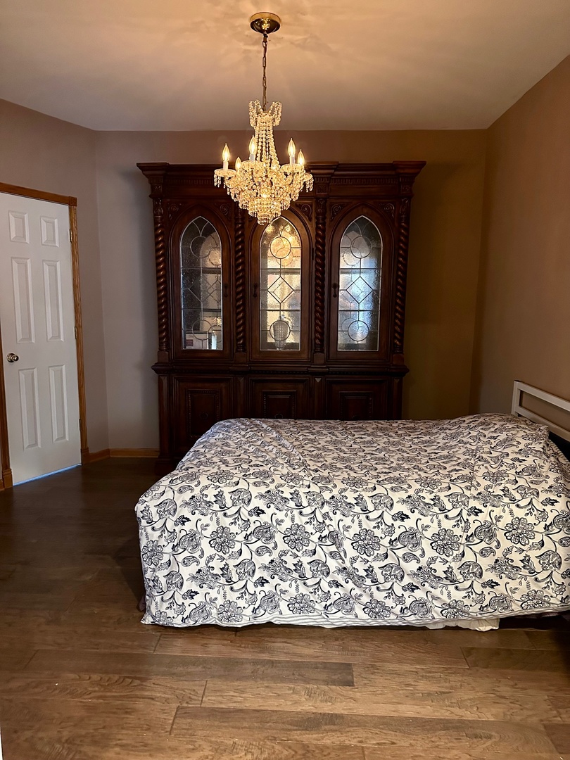 908 N Raynor Avenue, Joliet, IL 60435