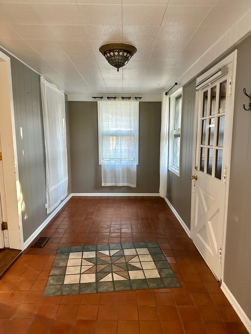 908 N Raynor Avenue, Joliet, IL 60435