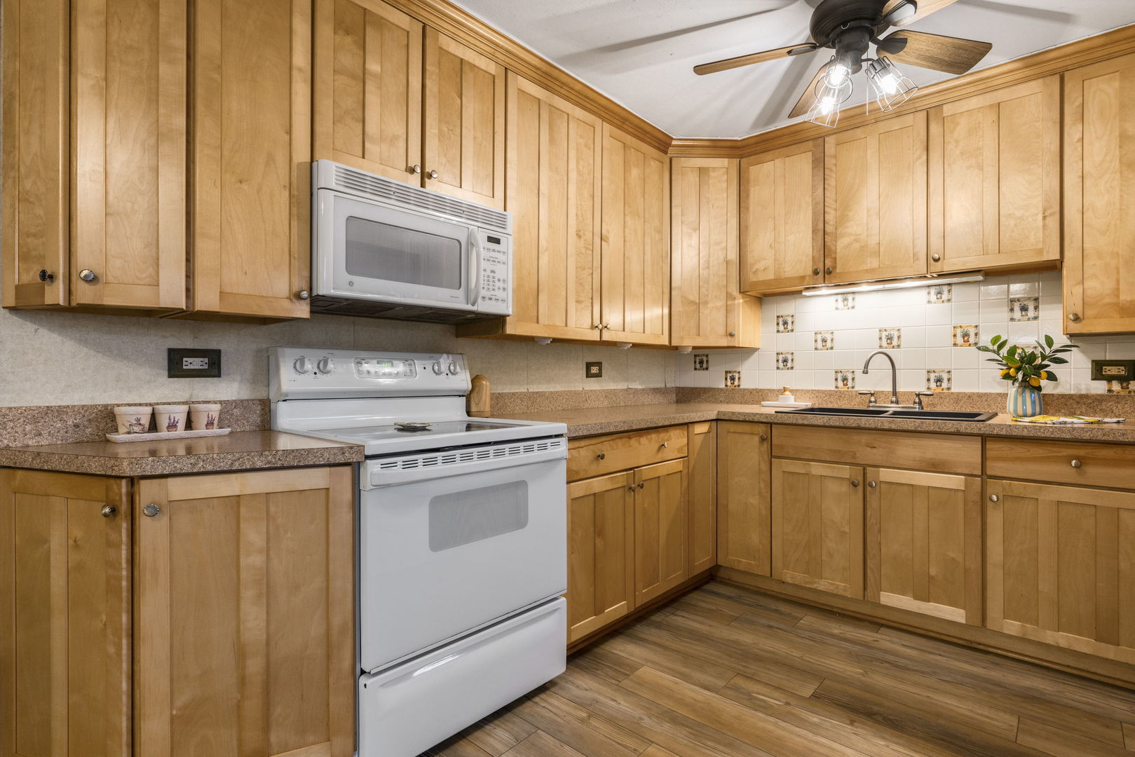 470 Oakwood Road, Wauconda, IL 60084