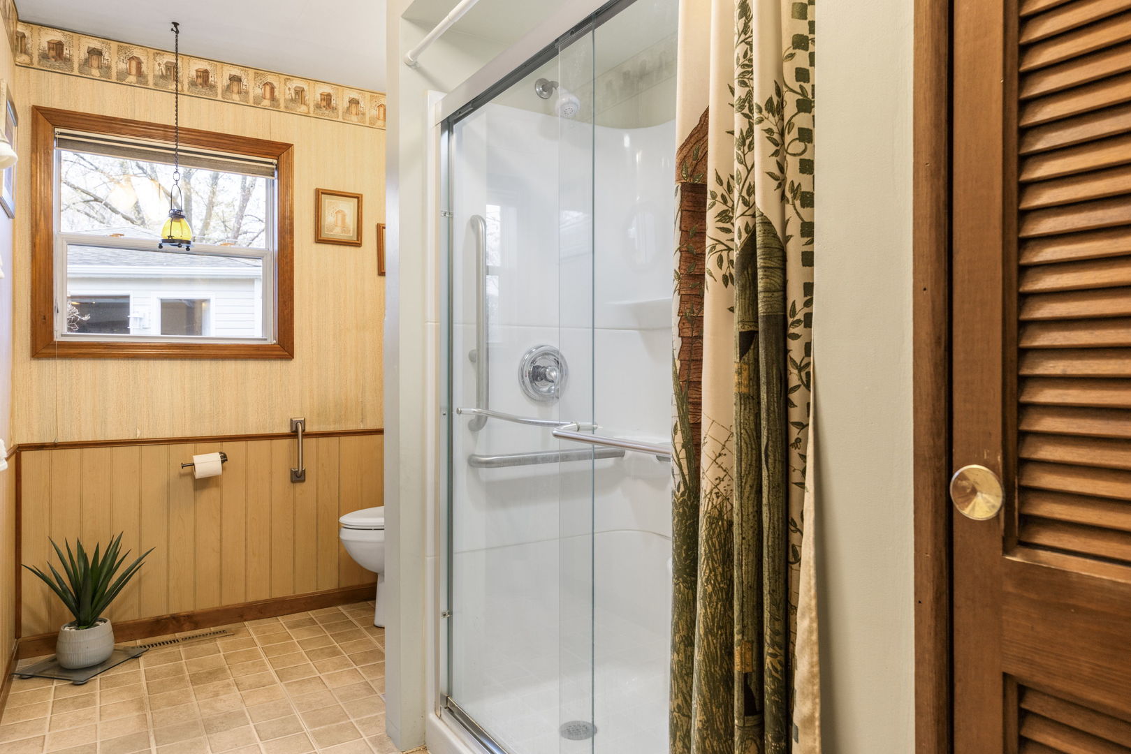 470 Oakwood Road, Wauconda, IL 60084