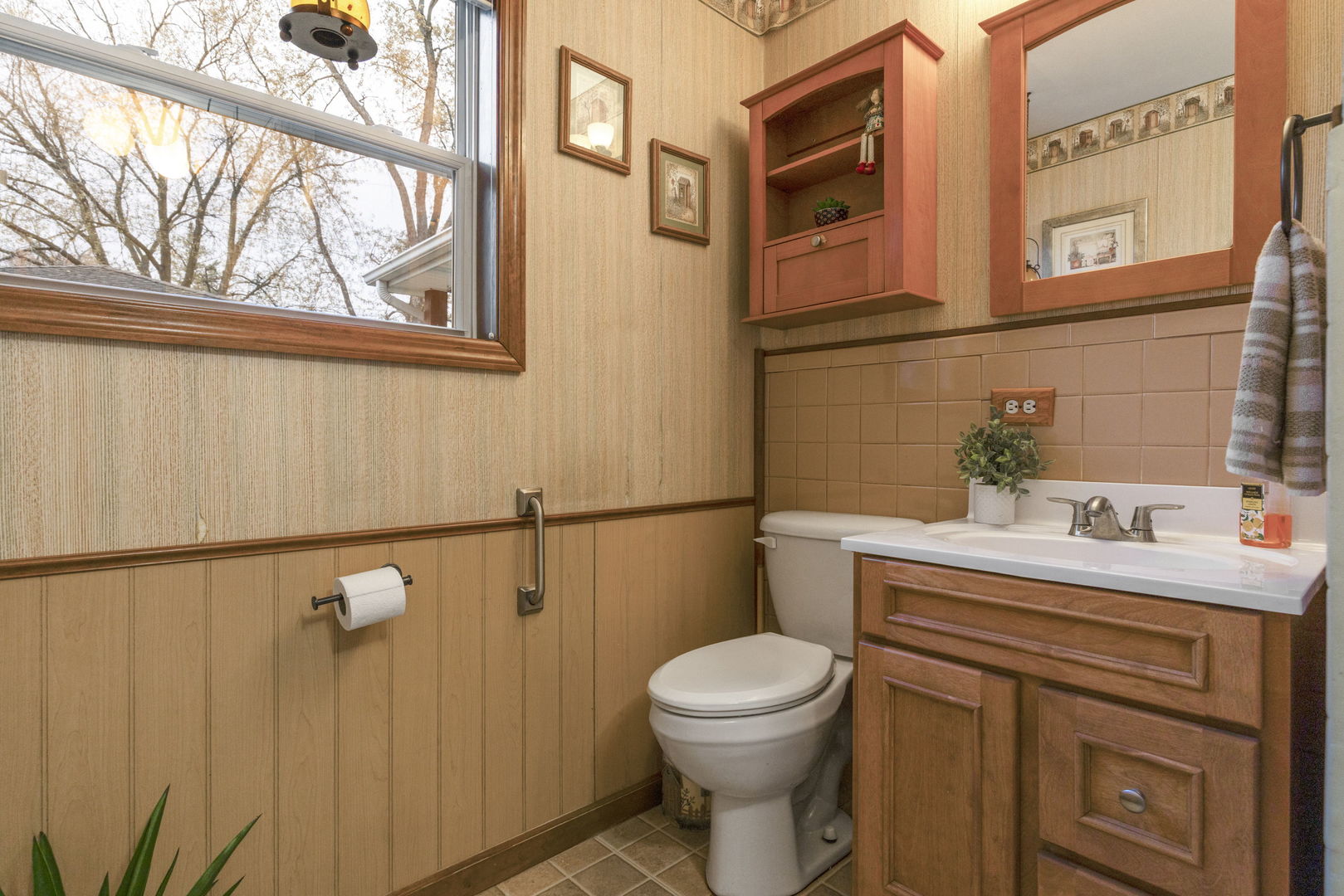 470 Oakwood Road, Wauconda, IL 60084