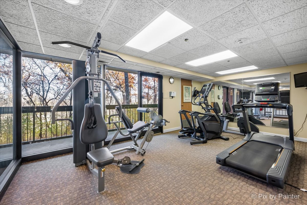 1840 HUNTINGTON Boulevard #BW608, Hoffman Estates, IL 60169