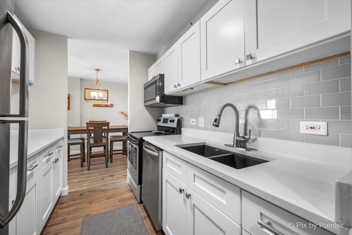 1840 HUNTINGTON Boulevard #BW608, Hoffman Estates, IL 60169