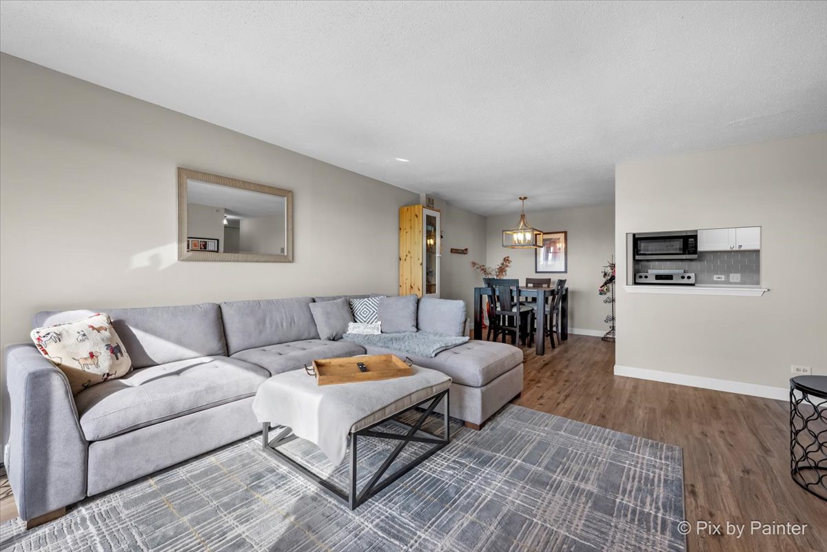 1840 HUNTINGTON Boulevard #BW608, Hoffman Estates, IL 60169