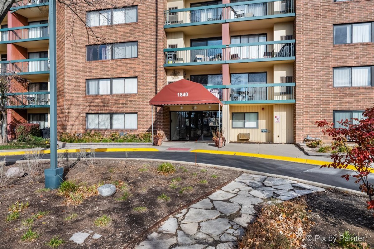 1840 HUNTINGTON Boulevard #BW608, Hoffman Estates, IL 60169