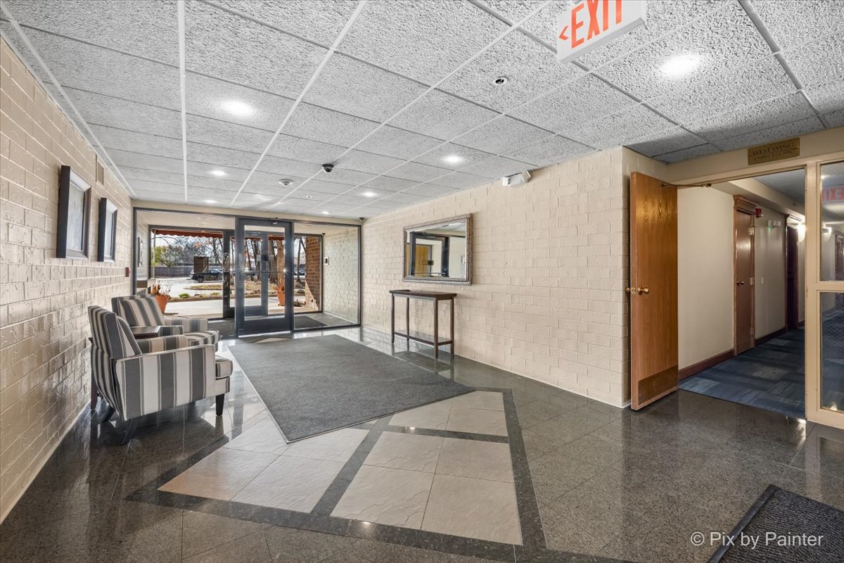 1840 HUNTINGTON Boulevard #BW608, Hoffman Estates, IL 60169