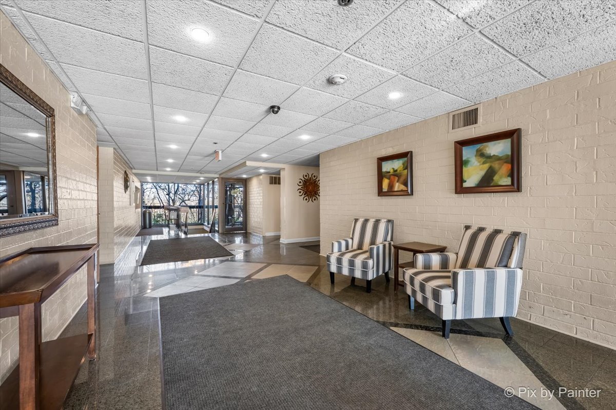 1840 HUNTINGTON Boulevard #BW608, Hoffman Estates, IL 60169