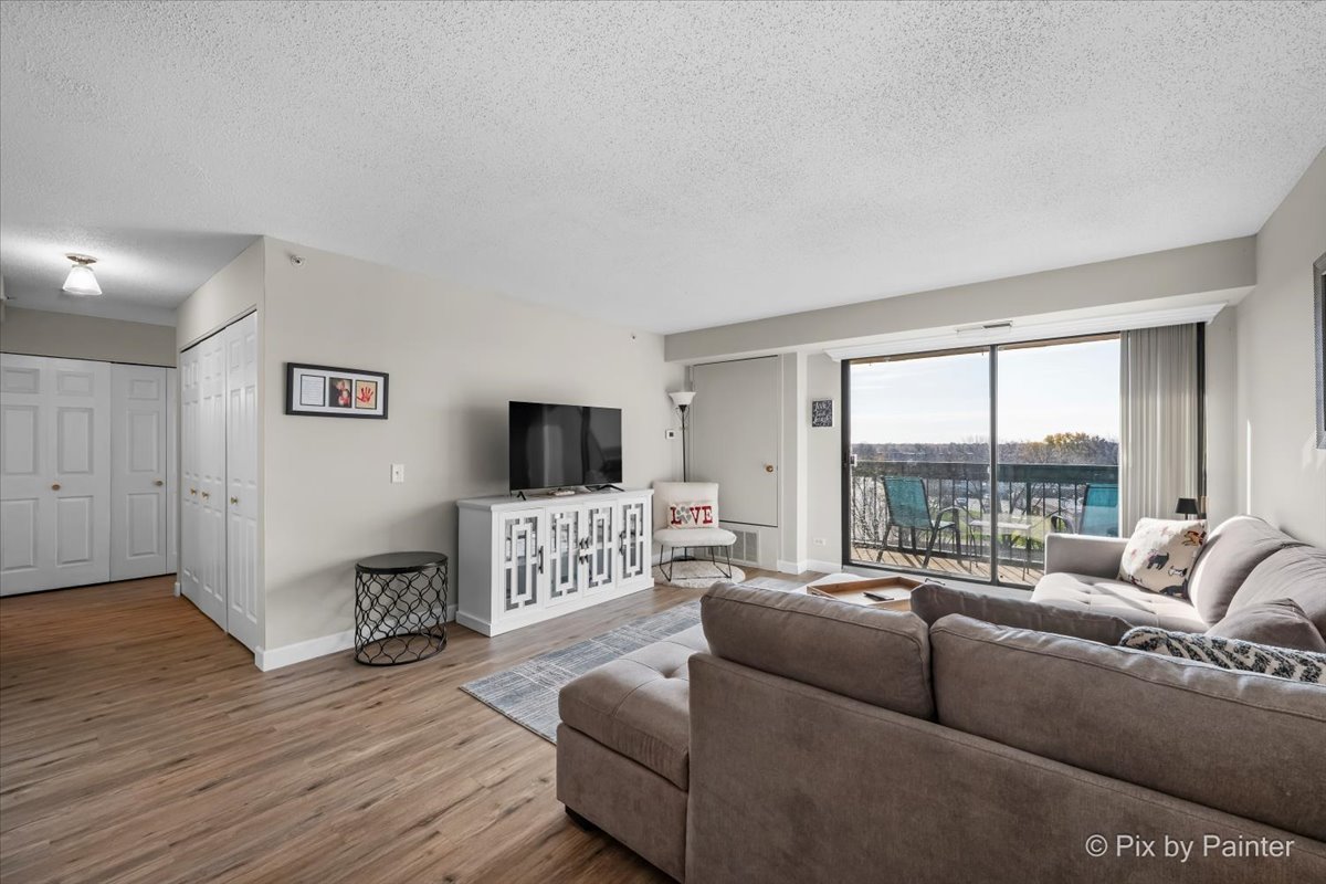 1840 HUNTINGTON Boulevard #BW608, Hoffman Estates, IL 60169