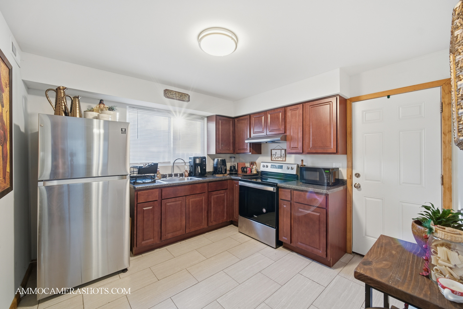 909 Bishop Avenue, Aurora, IL 60506