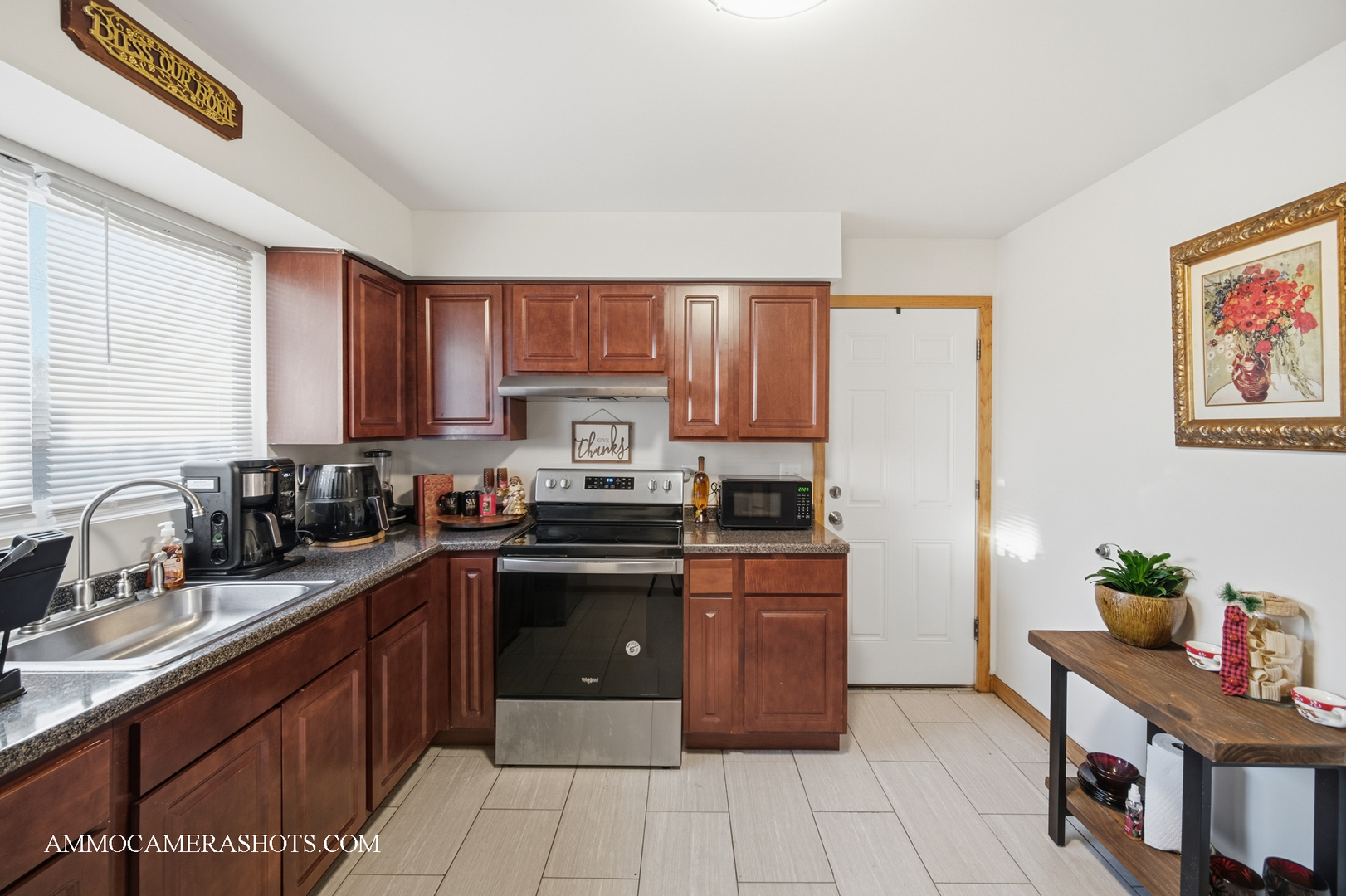 909 Bishop Avenue, Aurora, IL 60506