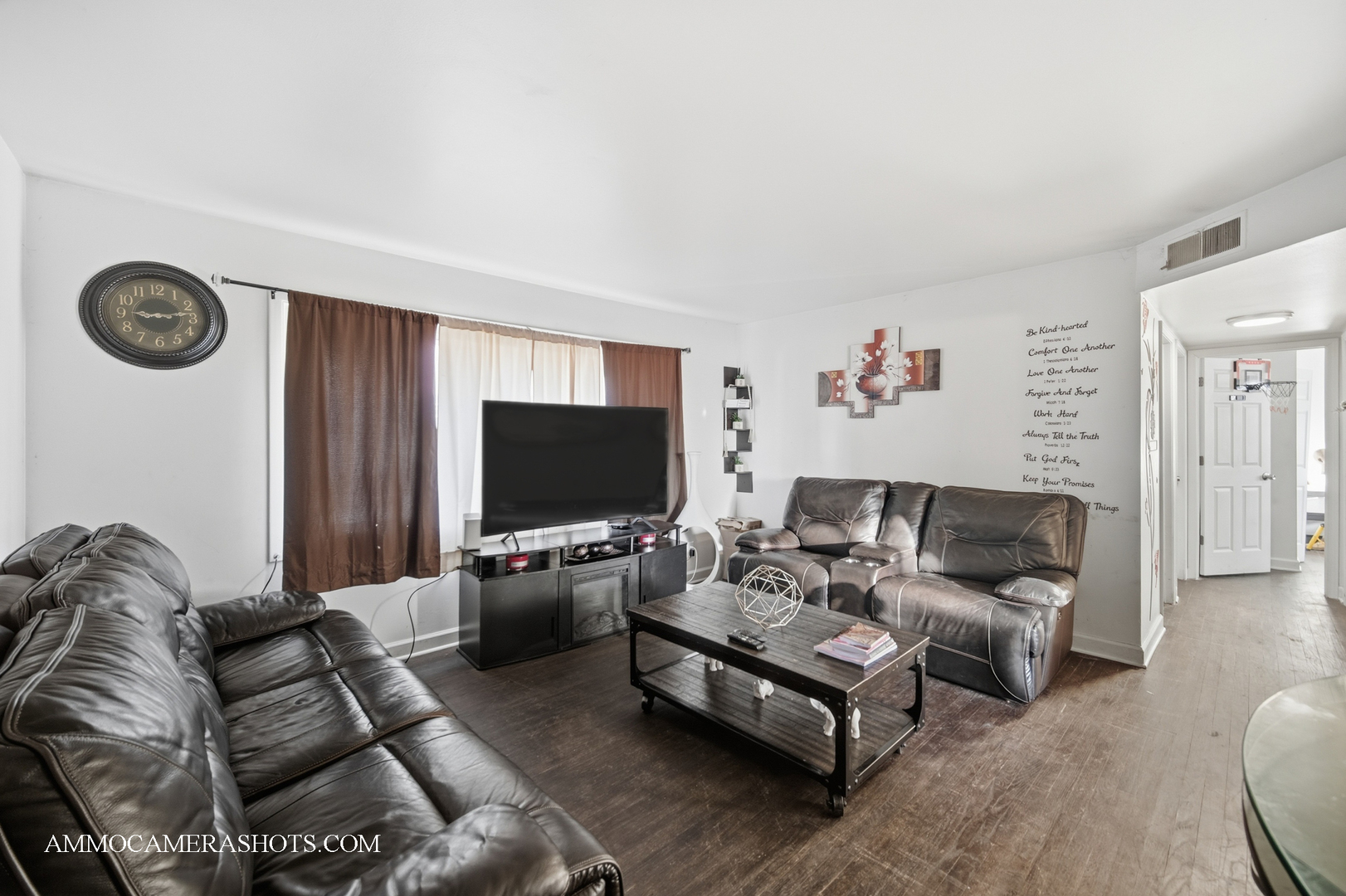 909 Bishop Avenue, Aurora, IL 60506