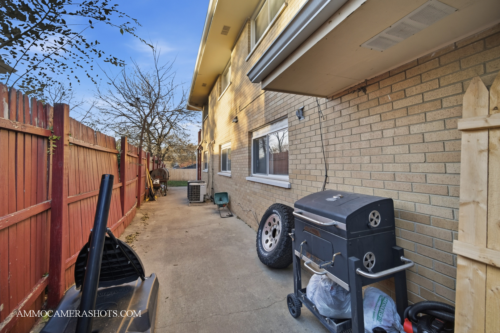 909 Bishop Avenue, Aurora, IL 60506