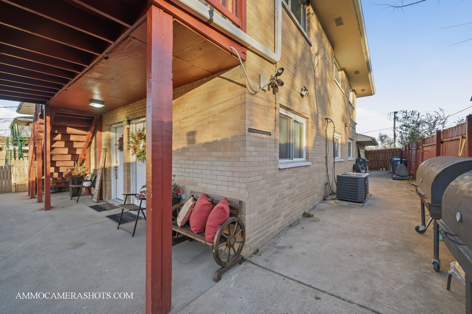 909 Bishop Avenue, Aurora, IL 60506