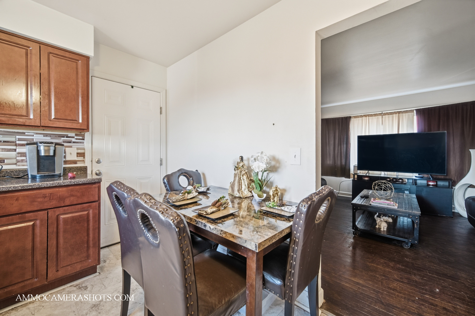 909 Bishop Avenue, Aurora, IL 60506