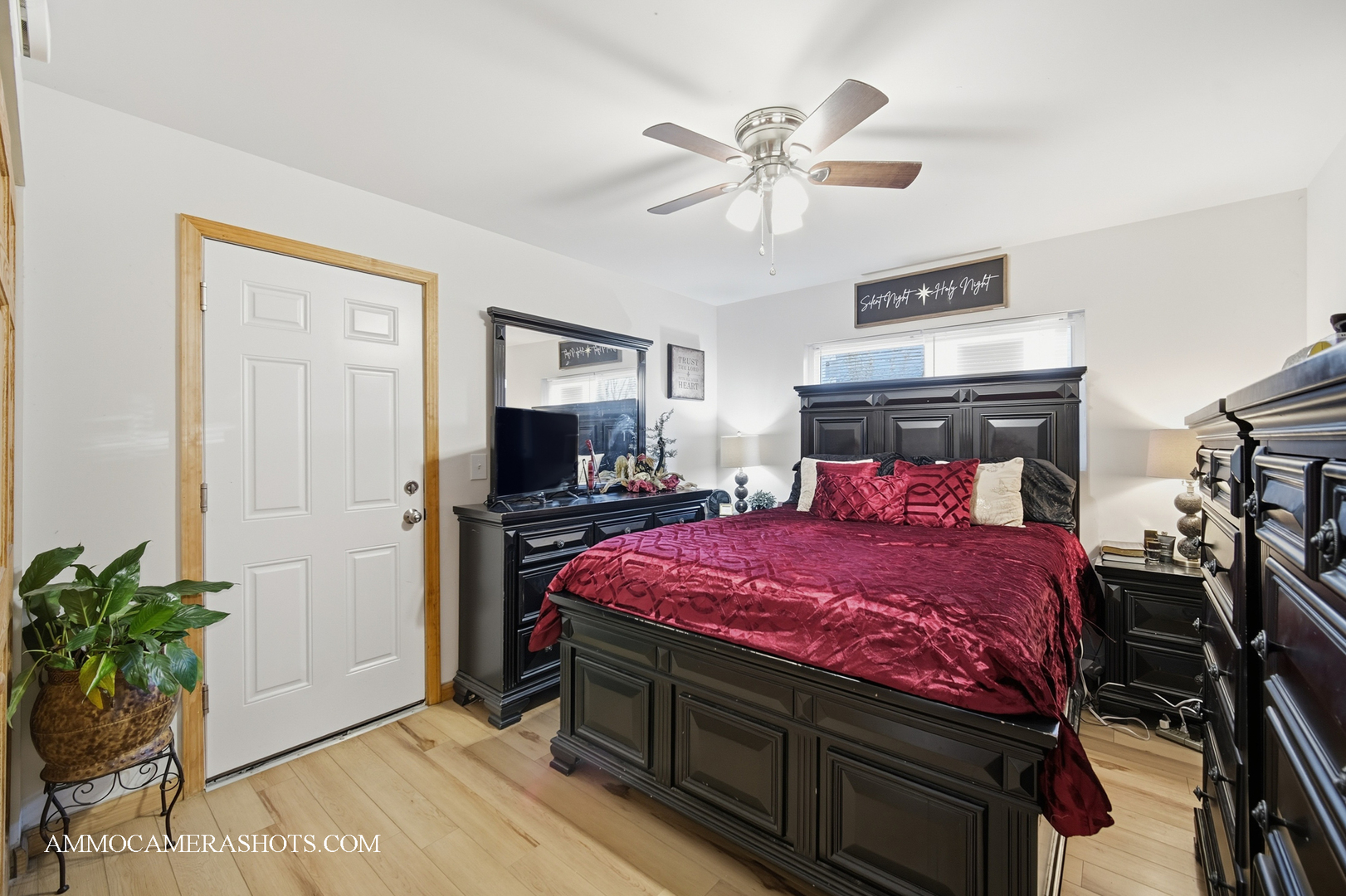 909 Bishop Avenue, Aurora, IL 60506