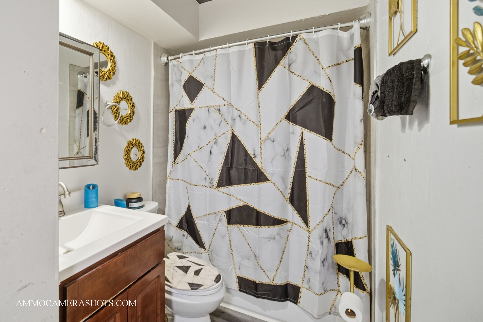 909 Bishop Avenue, Aurora, IL 60506