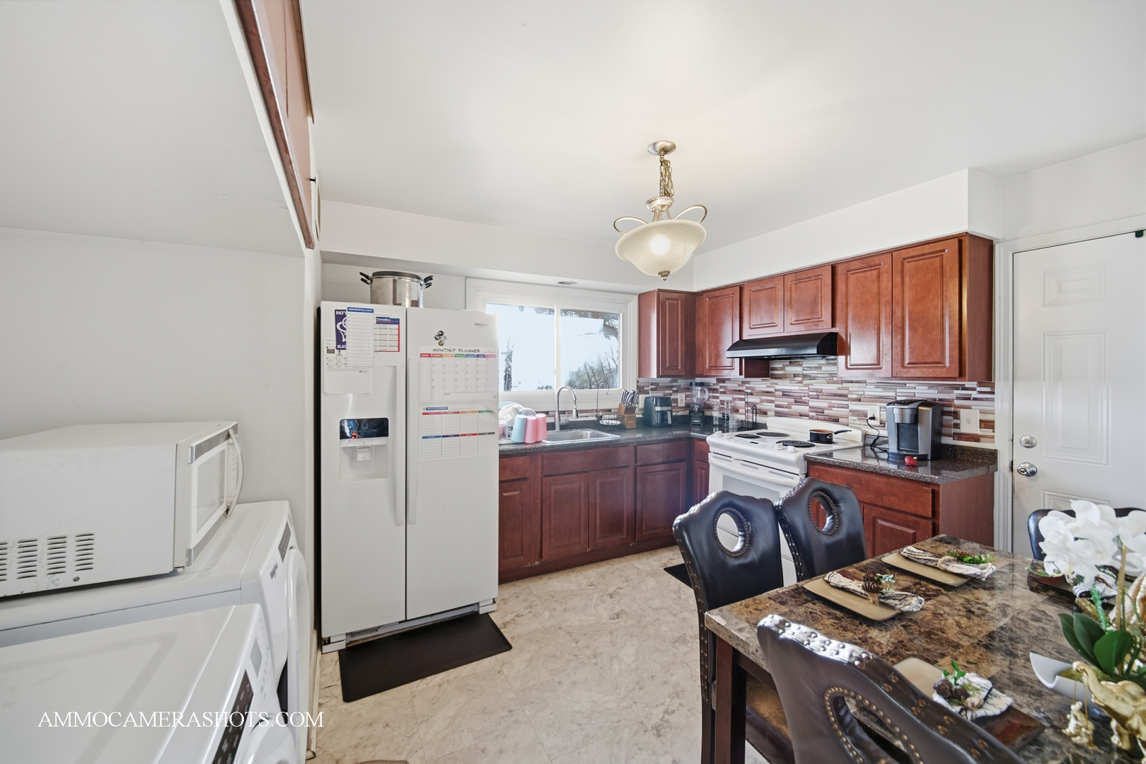 909 Bishop Avenue, Aurora, IL 60506