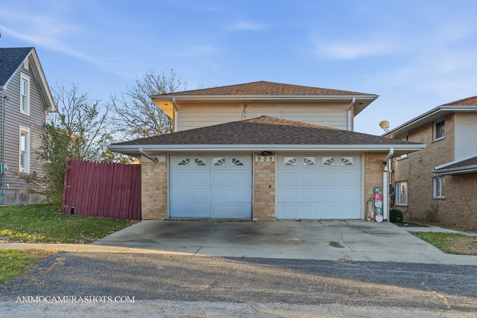 909 Bishop Avenue, Aurora, IL 60506