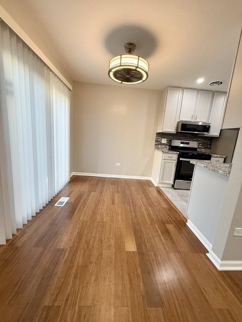 1045 Hampton Harbor #1045, Schaumburg, IL 60193