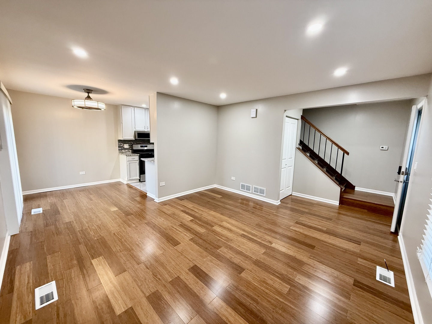 1045 Hampton Harbor #1045, Schaumburg, IL 60193