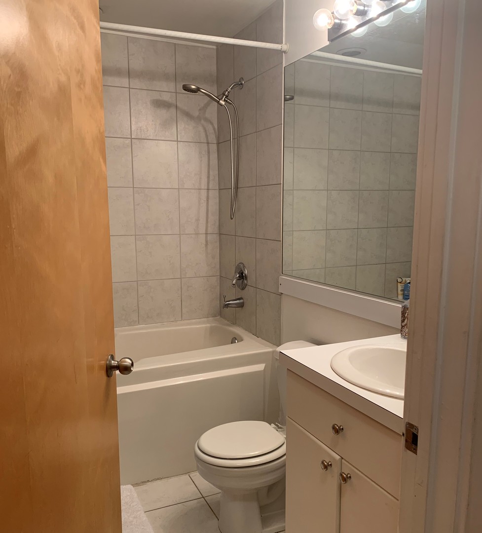 212 W Washington Street #1401, Chicago, IL 60606