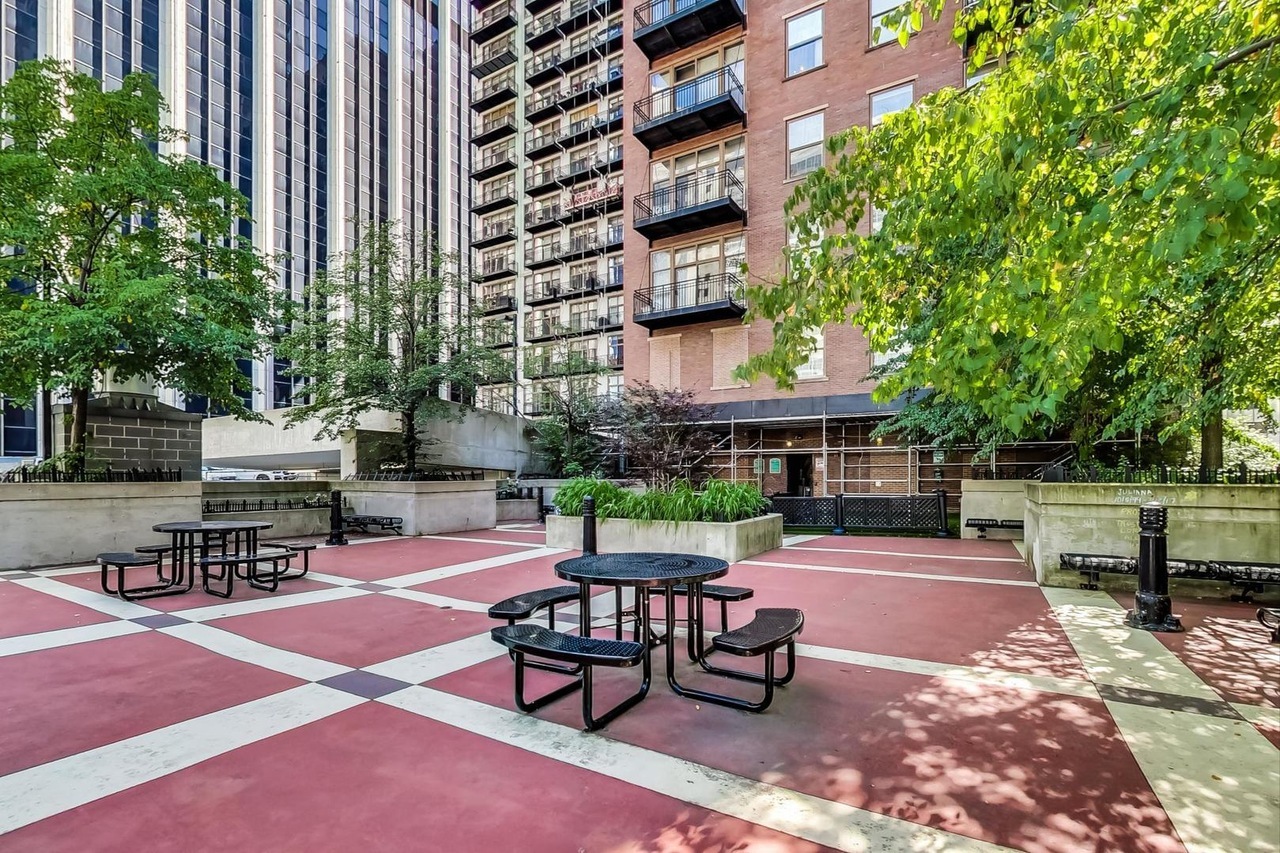 212 W Washington Street #1401, Chicago, IL 60606