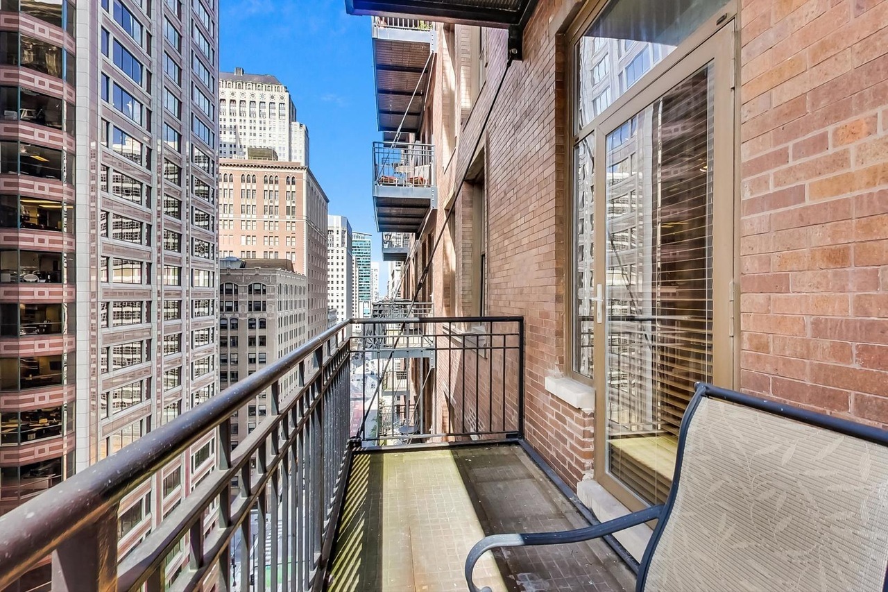 212 W Washington Street #1401, Chicago, IL 60606