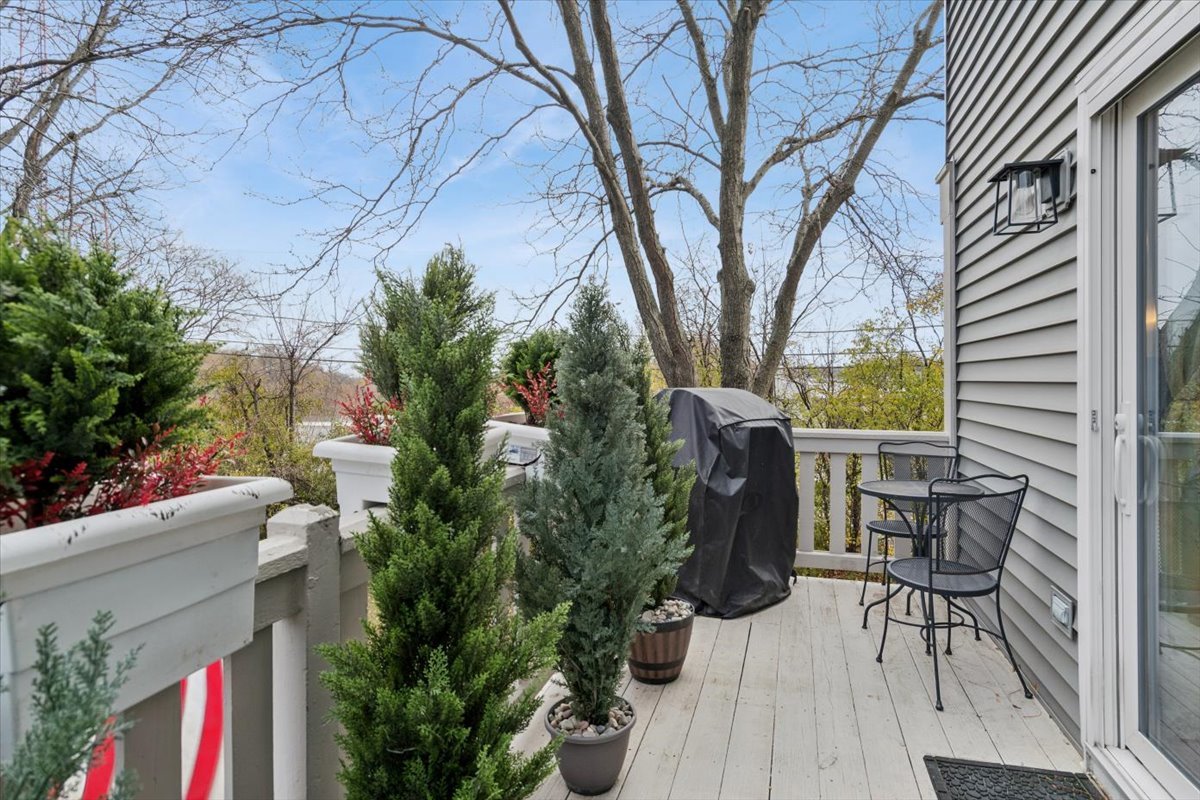 2667 Woodmere Drive, Darien, IL 60561