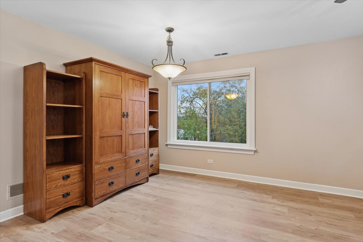 2667 Woodmere Drive, Darien, IL 60561