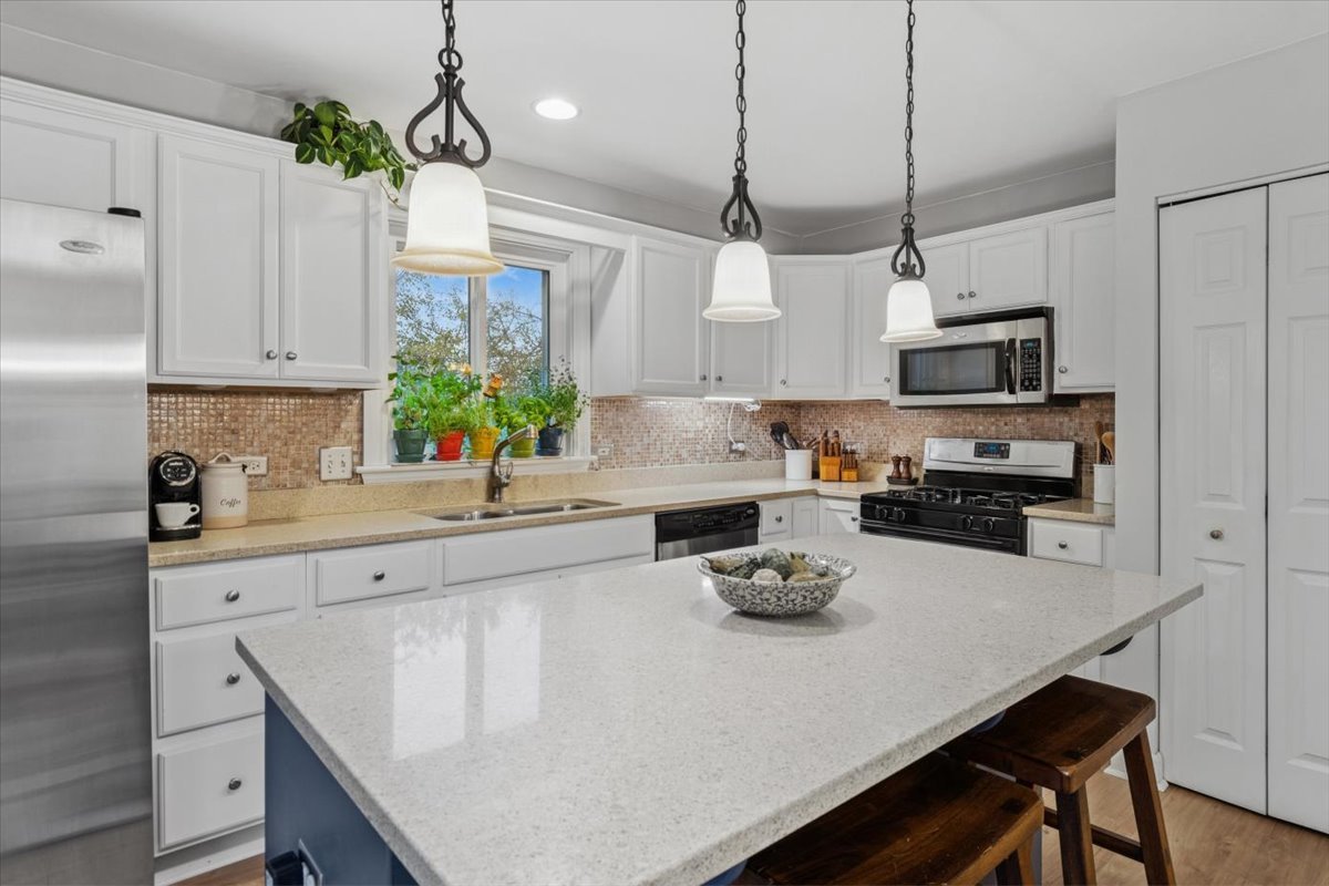 2667 Woodmere Drive, Darien, IL 60561