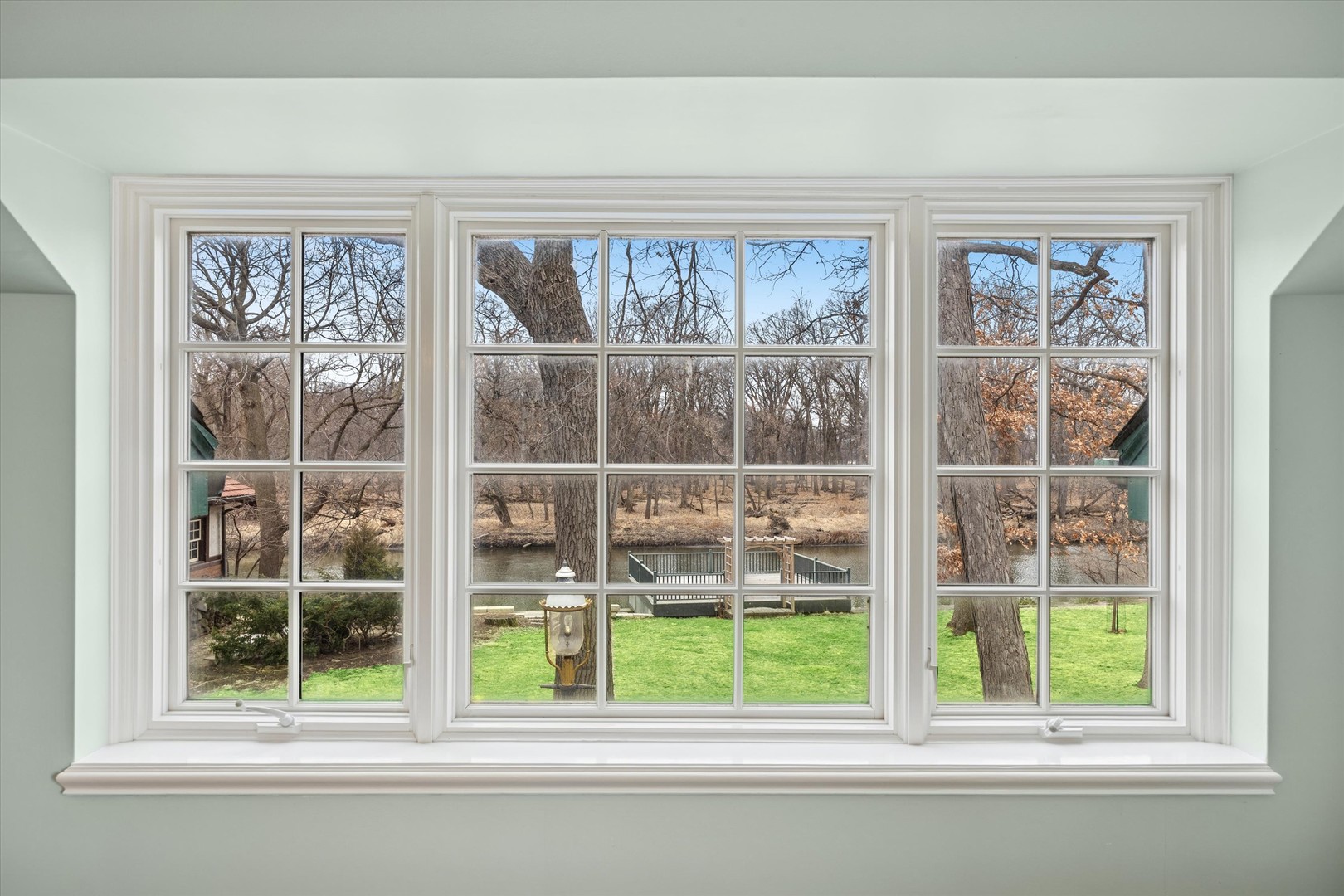 220 Maplewood Road, Riverside, IL 60546