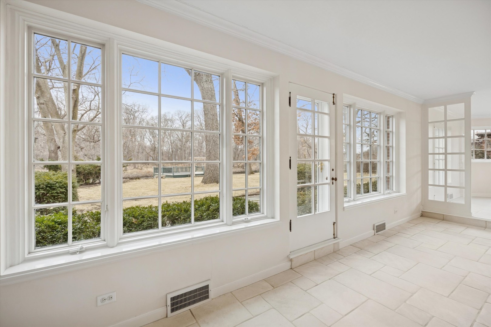 220 Maplewood Road, Riverside, IL 60546