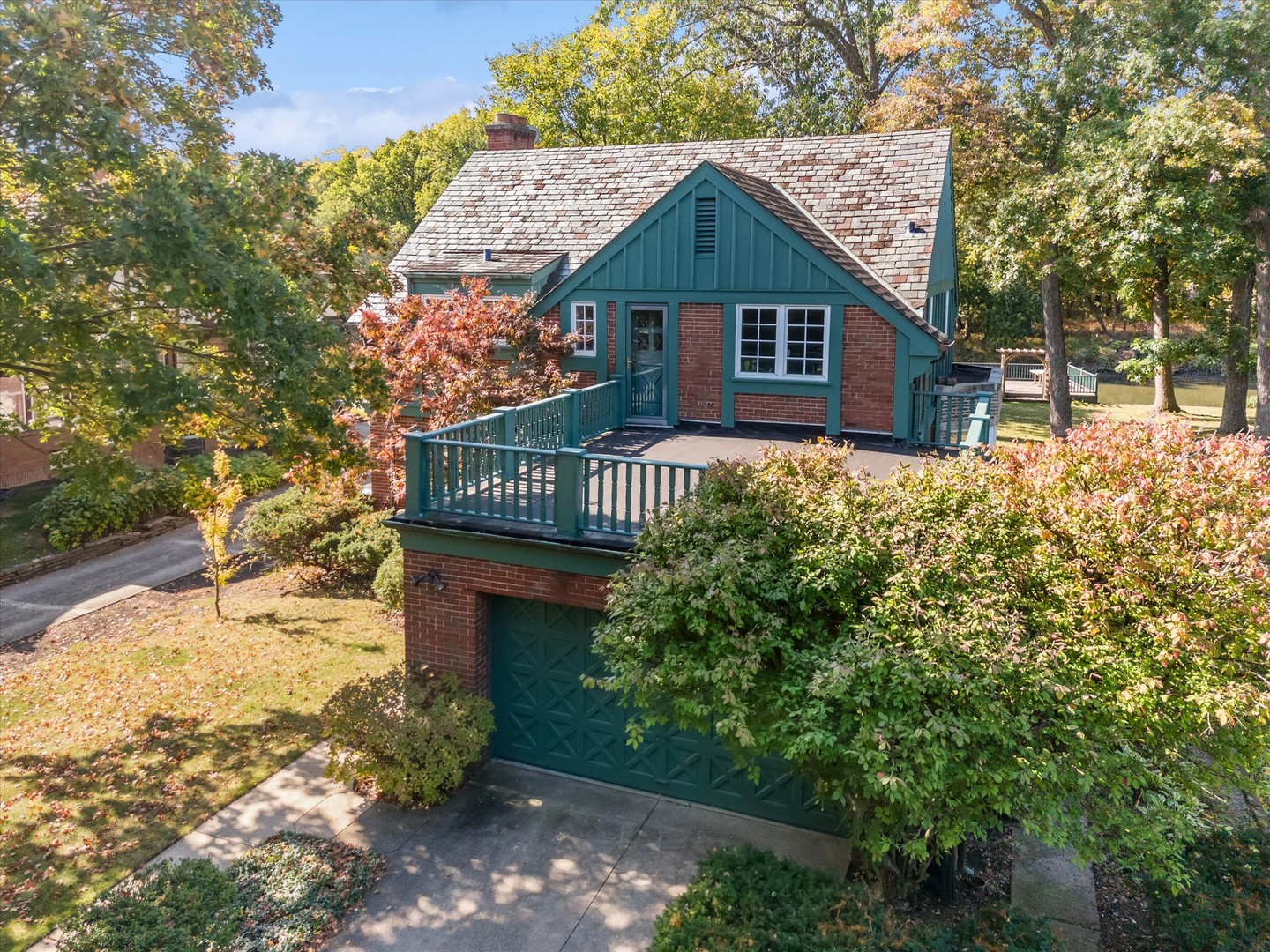 220 Maplewood Road, Riverside, IL 60546