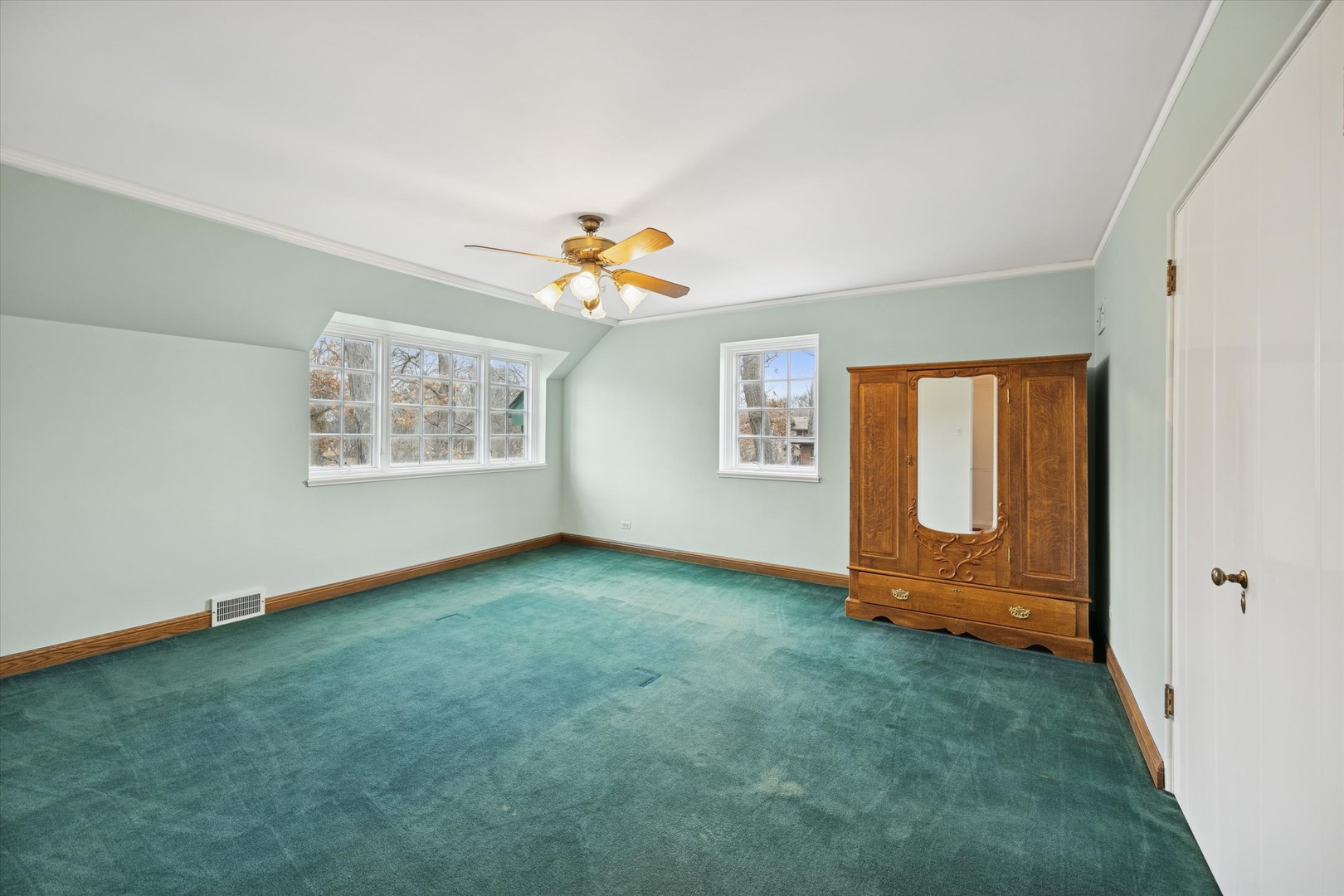 220 Maplewood Road, Riverside, IL 60546