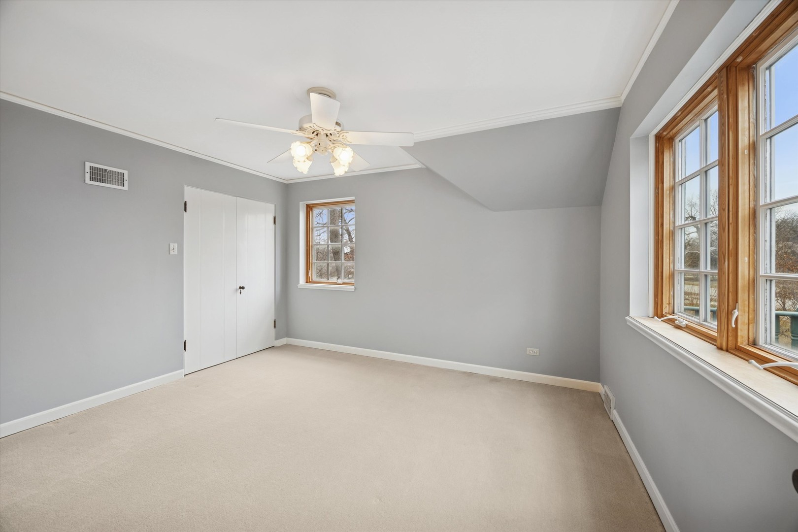 220 Maplewood Road, Riverside, IL 60546