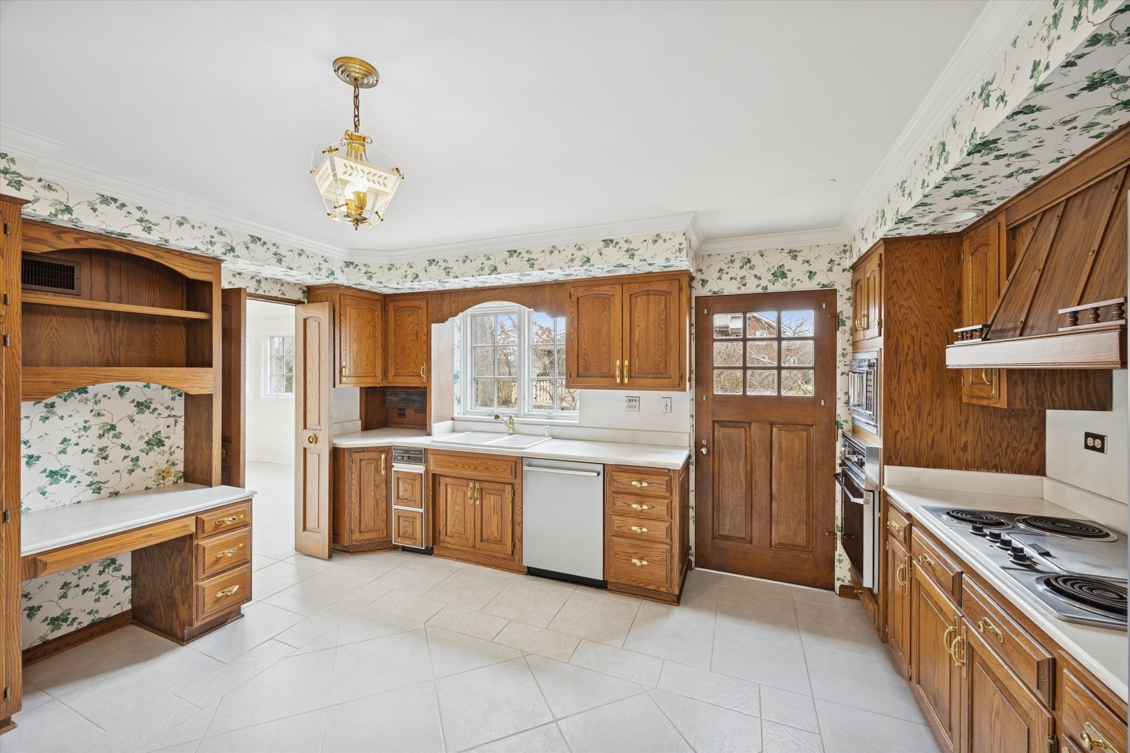 220 Maplewood Road, Riverside, IL 60546