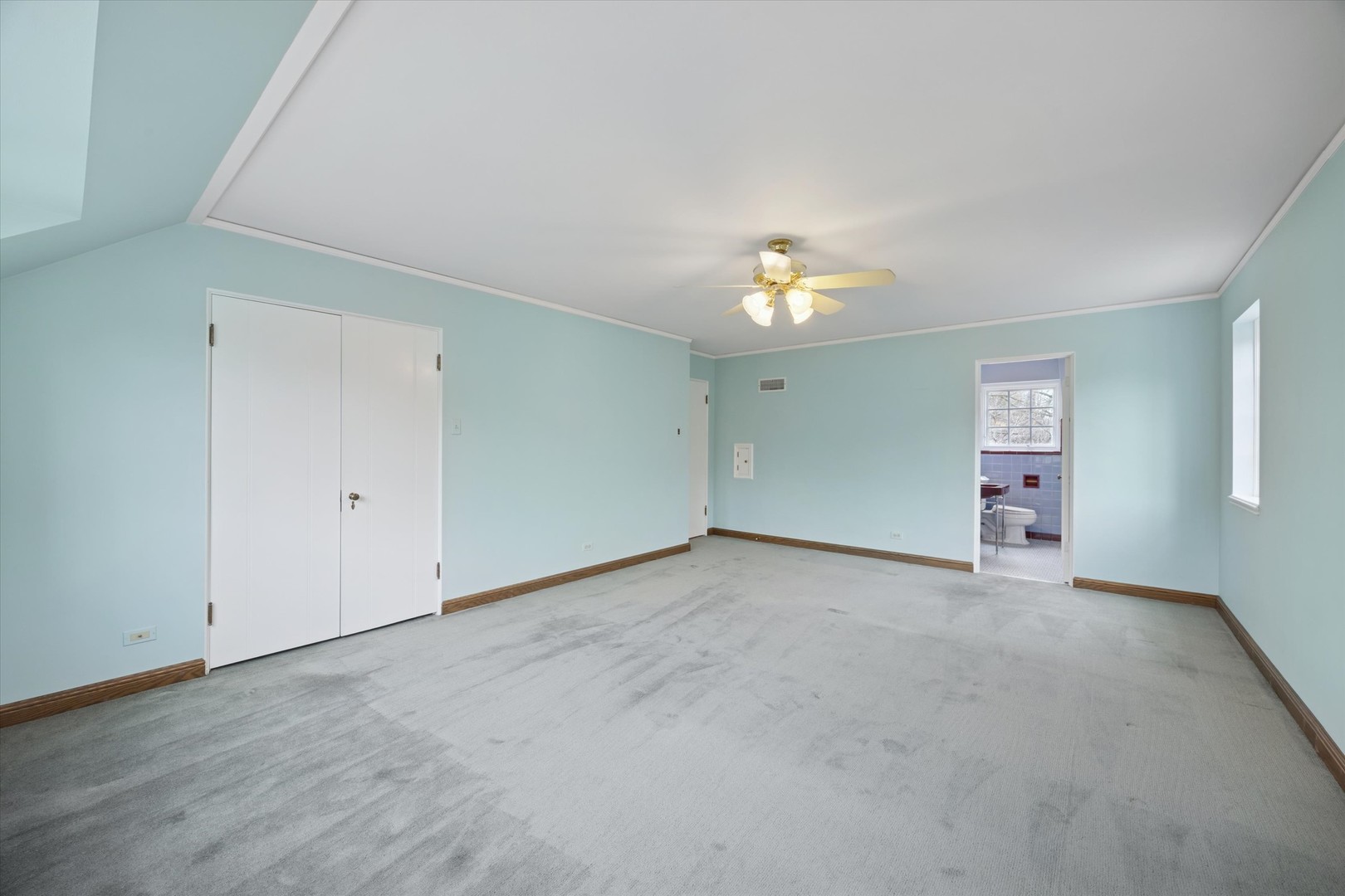 220 Maplewood Road, Riverside, IL 60546