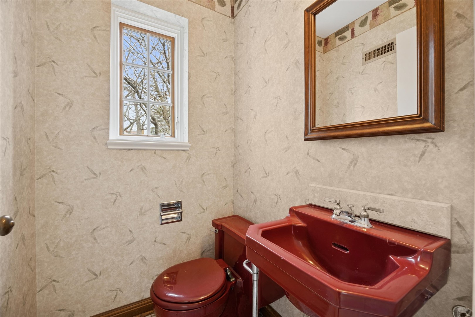 220 Maplewood Road, Riverside, IL 60546