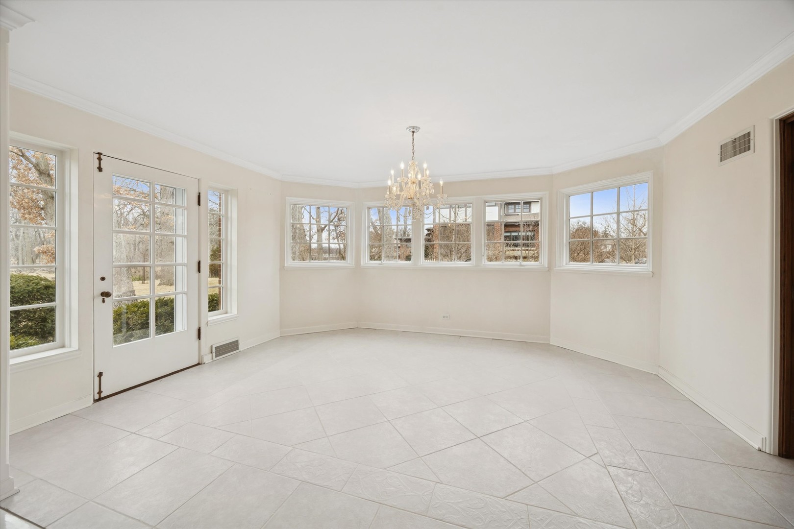 220 Maplewood Road, Riverside, IL 60546